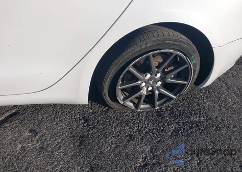 2018 Tesla Model 3 Long Range/Mid Range z USA, uszkodzony, nr VIN 5YJ3E1EA8JF049388